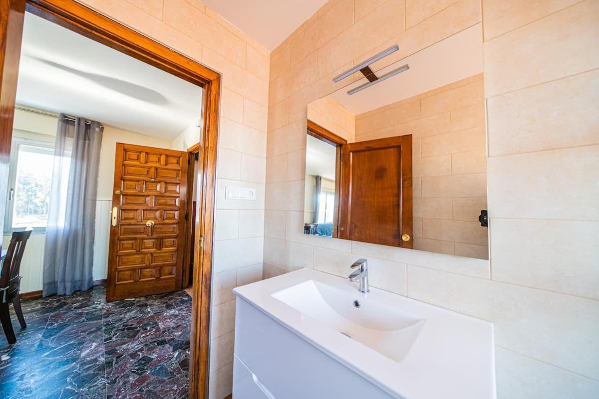 Apartamento céntrico con vistas al mar Villanueva De Arosa Esterno foto