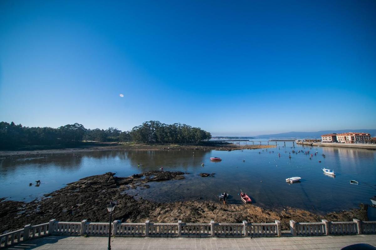Apartamento céntrico con vistas al mar Villanueva De Arosa Esterno foto