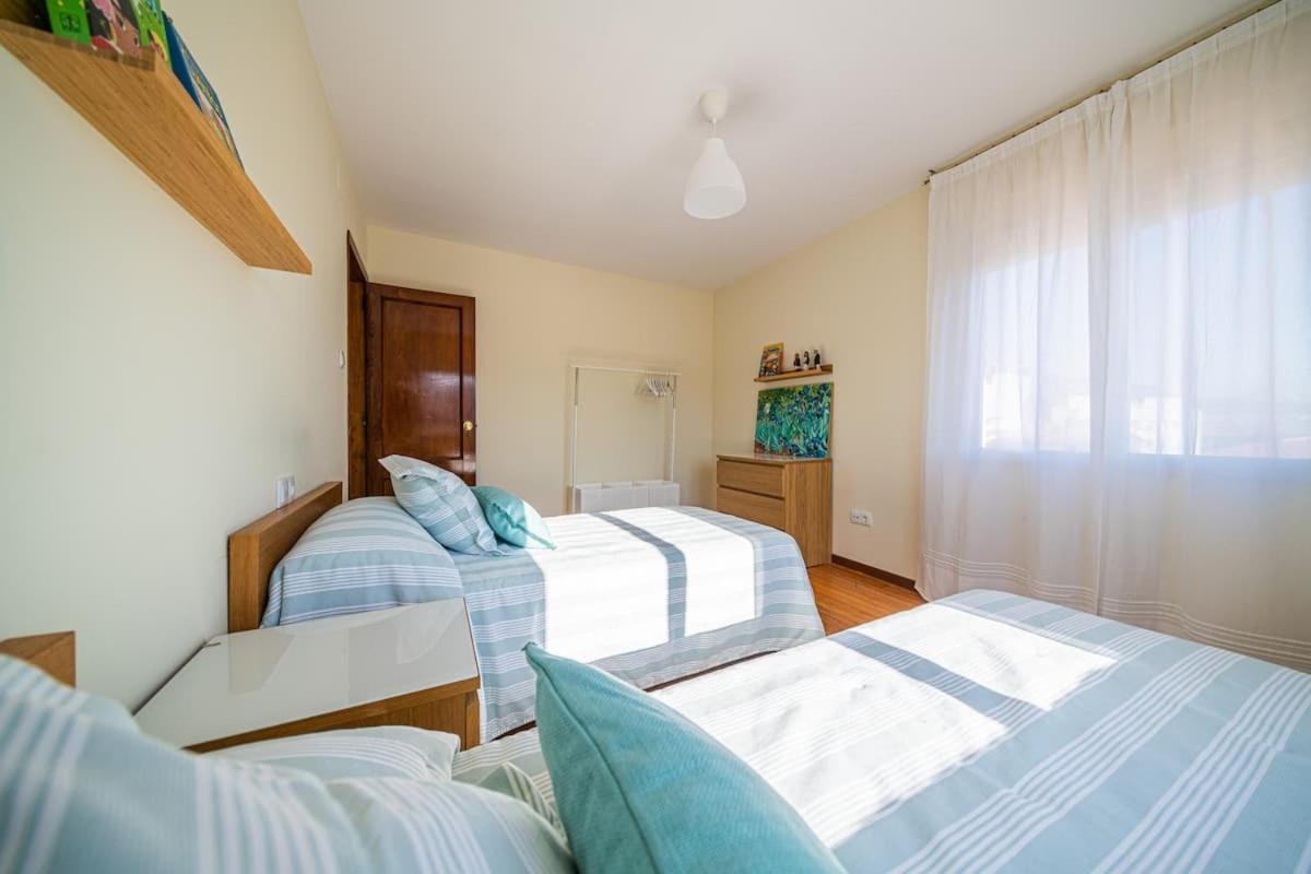 Apartamento céntrico con vistas al mar Villanueva De Arosa Esterno foto